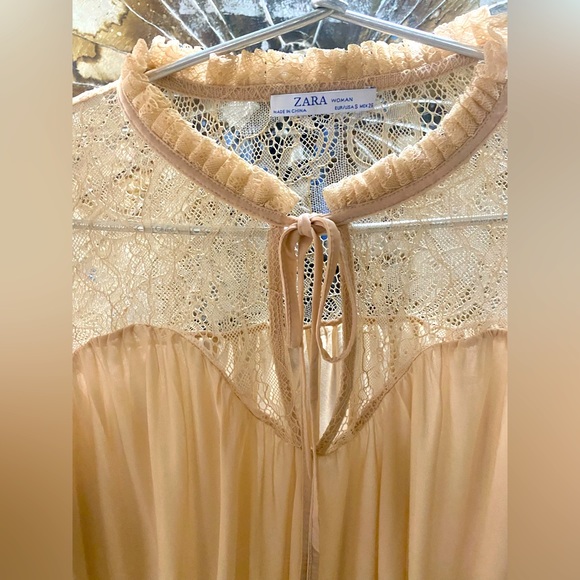 ❌❌SOLD❌❌ZARA BLOUSE WITH LACE AND FRONT TIE DETAILING. - Picture 3 of 6